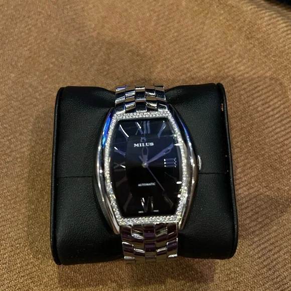 Milus Watch - Picture 6 of 8